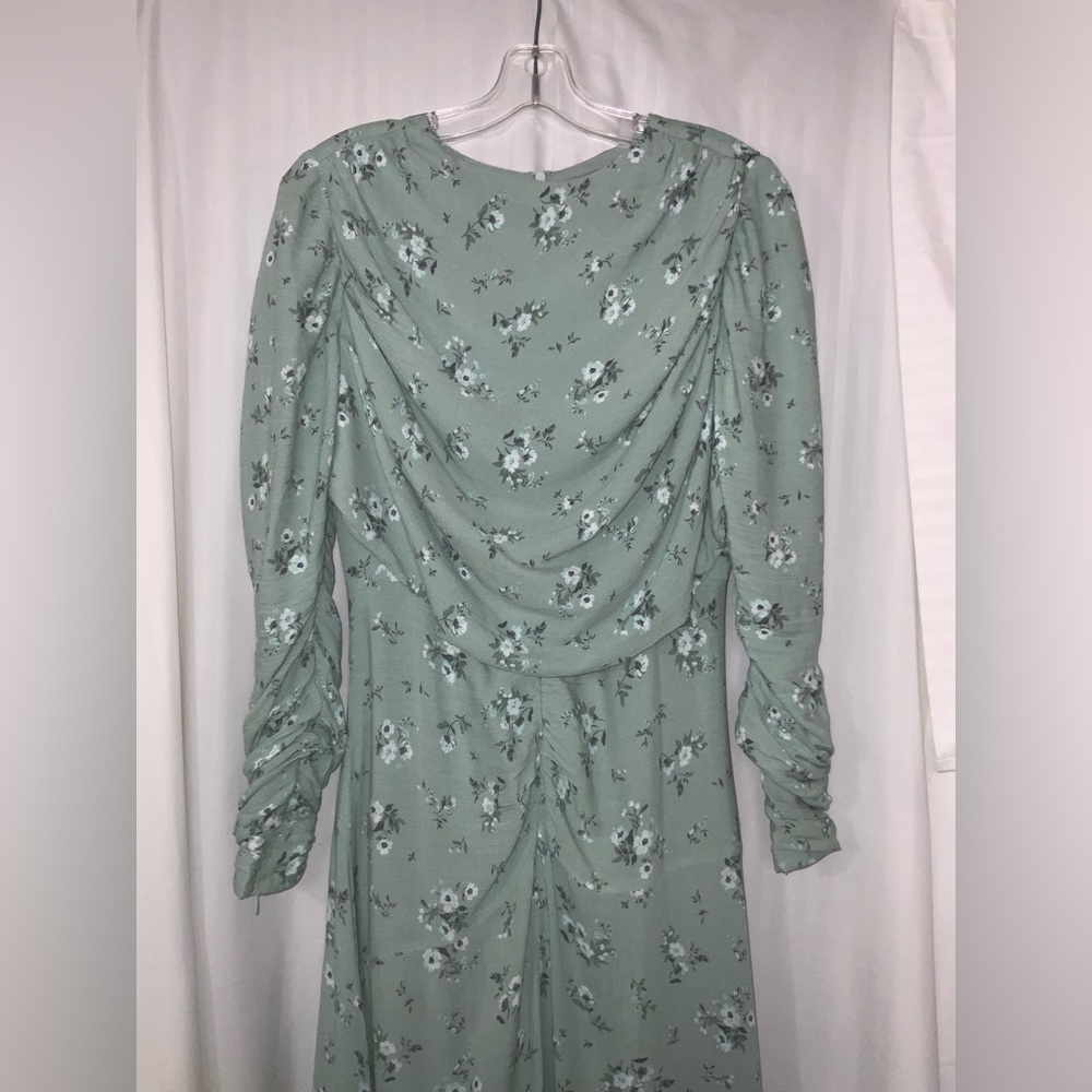 Veiled Collections Long Sleeve Green Maxi Dress - Picture 4 of 14